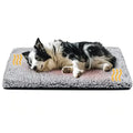 Perro durmiendo en cama térmica acogedora, accesorio cómodo para mascotas